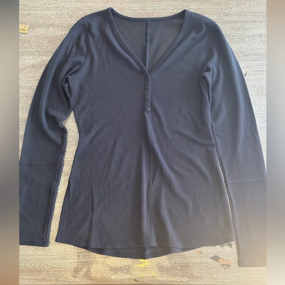 Lululemon close call woman’s long sleeve henley